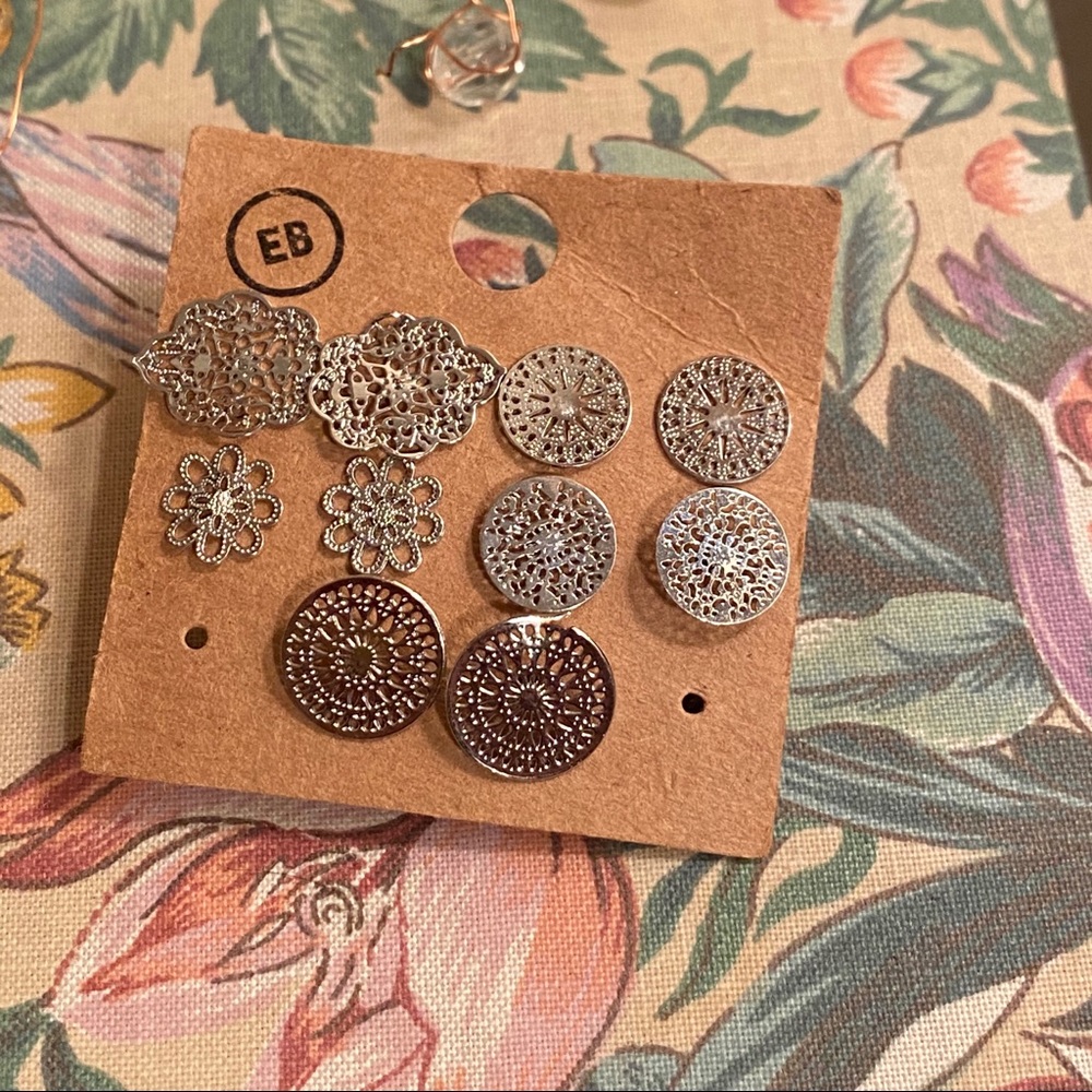 Earth bound earring set 🌎